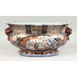 A VERY GOOD SAMSON OF PARIS IMARI PATTERN OVAL JARDINIERE, rich colours, in gilt, reds and blues,