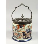 AN IMARI STYLE PORCELAIN BISCUIT BARREL with pewter mounts. 5ins high.