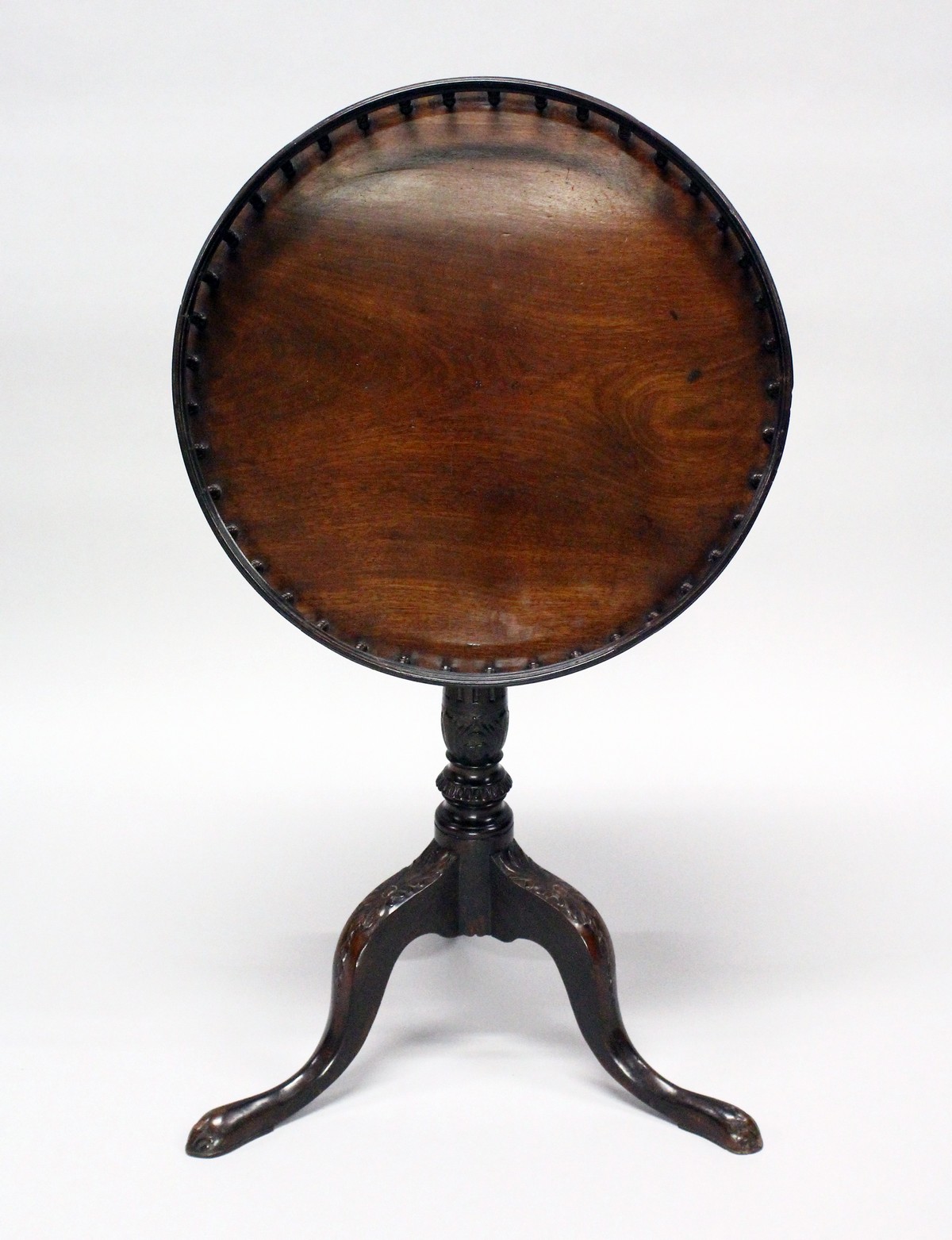 A GOOD GEORGE III CIRCULAR TOP WINE TABLE with pierced gallery, carved column on tripod legs. 2ft - Image 2 of 5