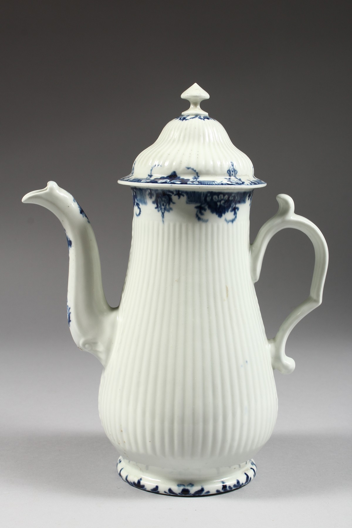 A CAUGHLEY BLUE AND WHITE RIBBED COFFEE POT AND COVER. 9.5ins high. - Image 3 of 8