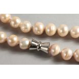 A PALE PINK PEARL NECKLACE. 18ins long.