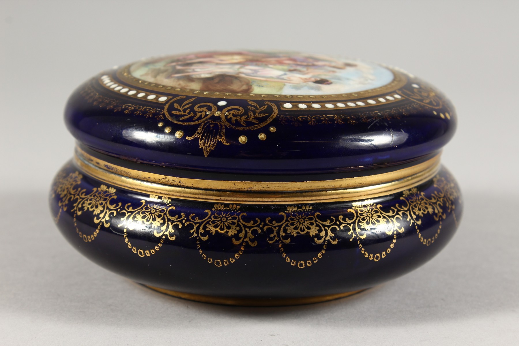 A VICTORIAN BLUE CIRCULAR POWDER BOWL AND COVER, the lid with classical figures. 5ins diameter. - Image 5 of 12