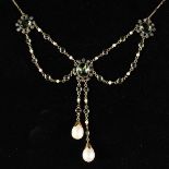 A 9CT GOLD AND SILVER, PERIDOT ANDF PEARL NECKLACE.