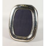 A CARRS SILVER OVAL PLAIN SHAPED PHOTOGRAPH FRAME. 9.5ins x 7ins.