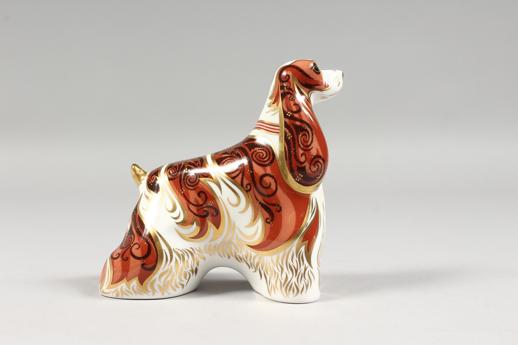 A ROYAL CROWN DERBY AMERICAN SPANIEL DOG PAPERWEIGHT, gold stopper and box. - Image 4 of 9