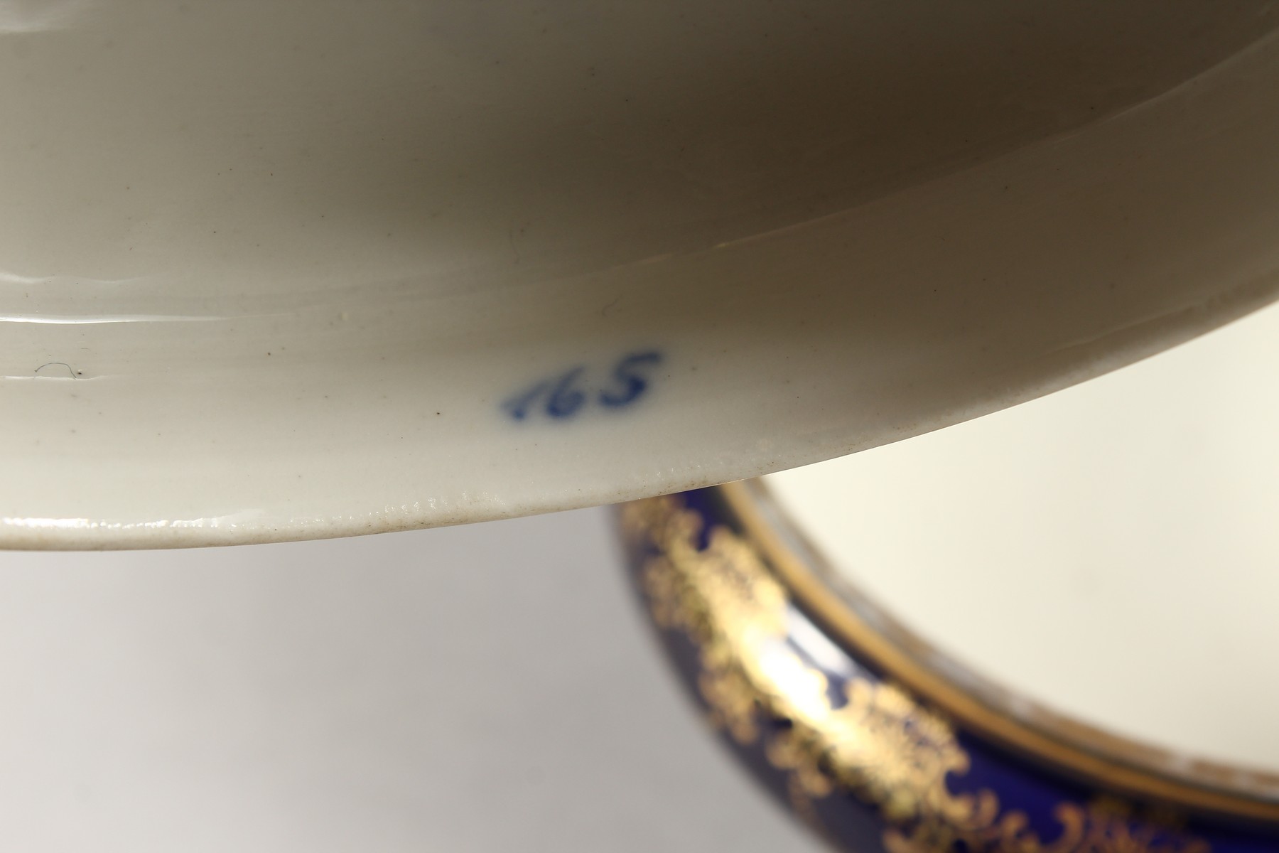 A VICTORIAN BLUE CIRCULAR POWDER BOWL AND COVER, the lid with classical figures. 5ins diameter. - Image 10 of 12