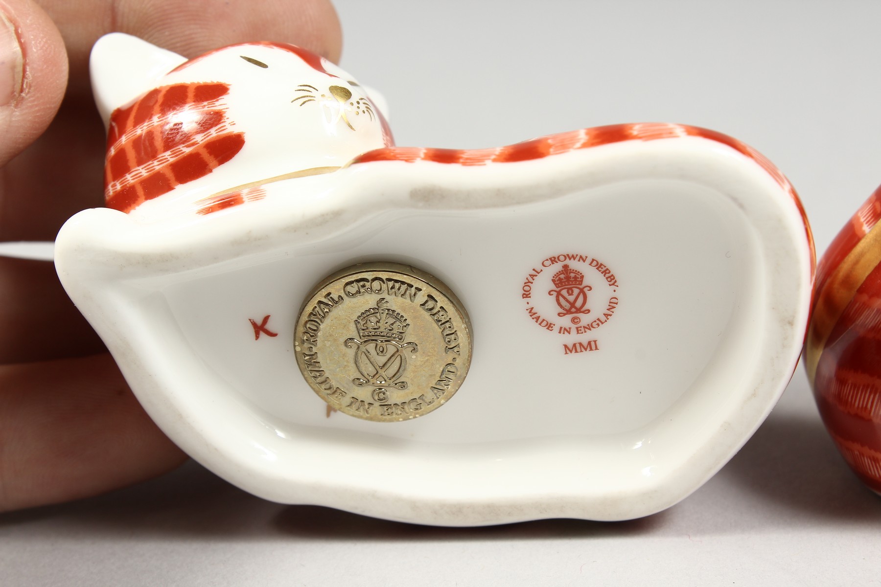 A ROYAL CROWN DERBY PAPERWEIGHT SLEEPING GINGER KITTEN limited edition with certificate. No. 502 - Image 6 of 11