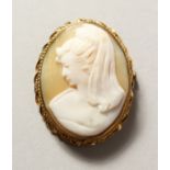 A VICTORIAN OVAL CAMEO BROOCH.