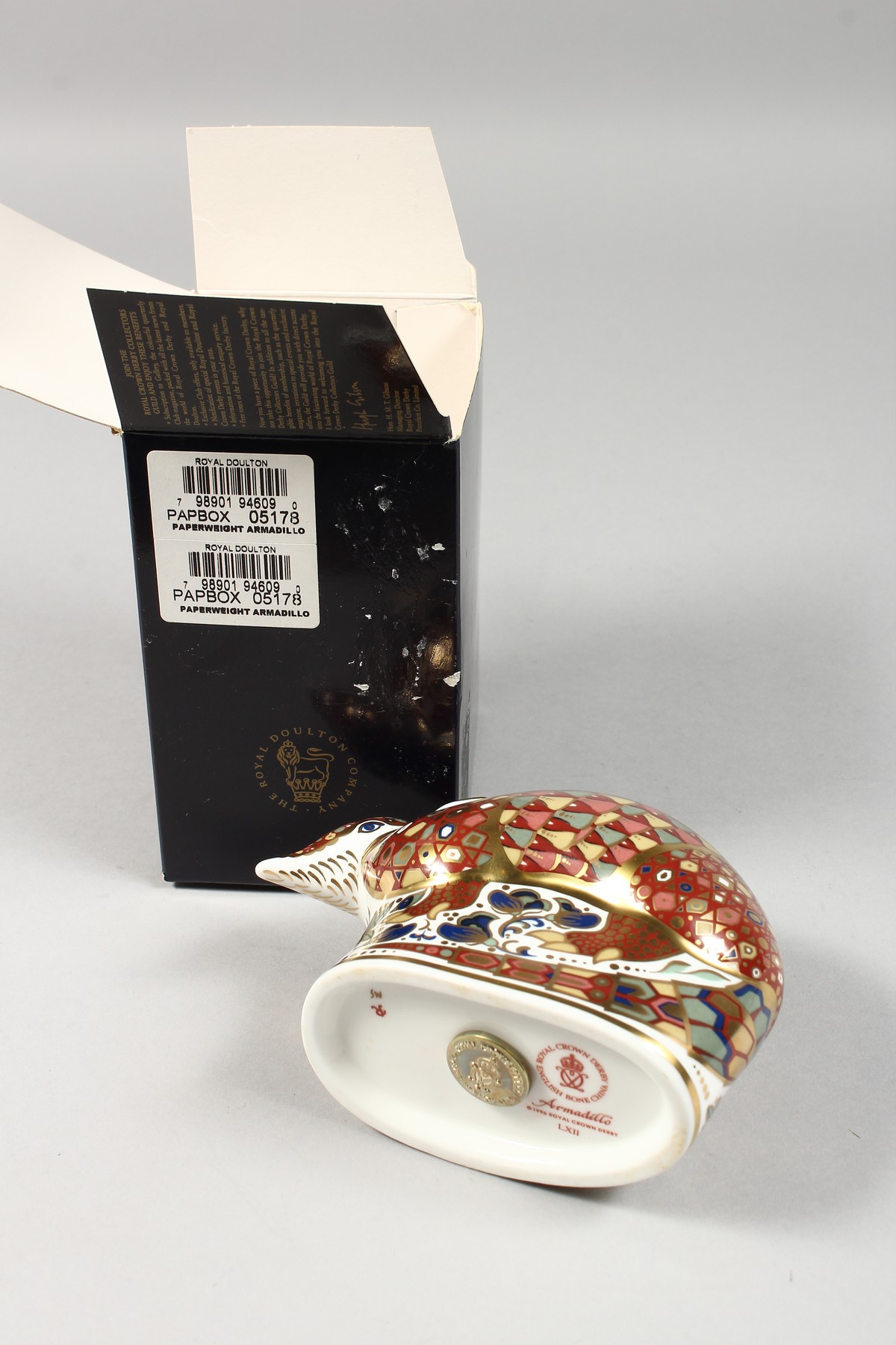 A ROYAL CROWN DERBY PAPERWEIGHT ARMADILLO, gold stopper and box. - Image 6 of 7