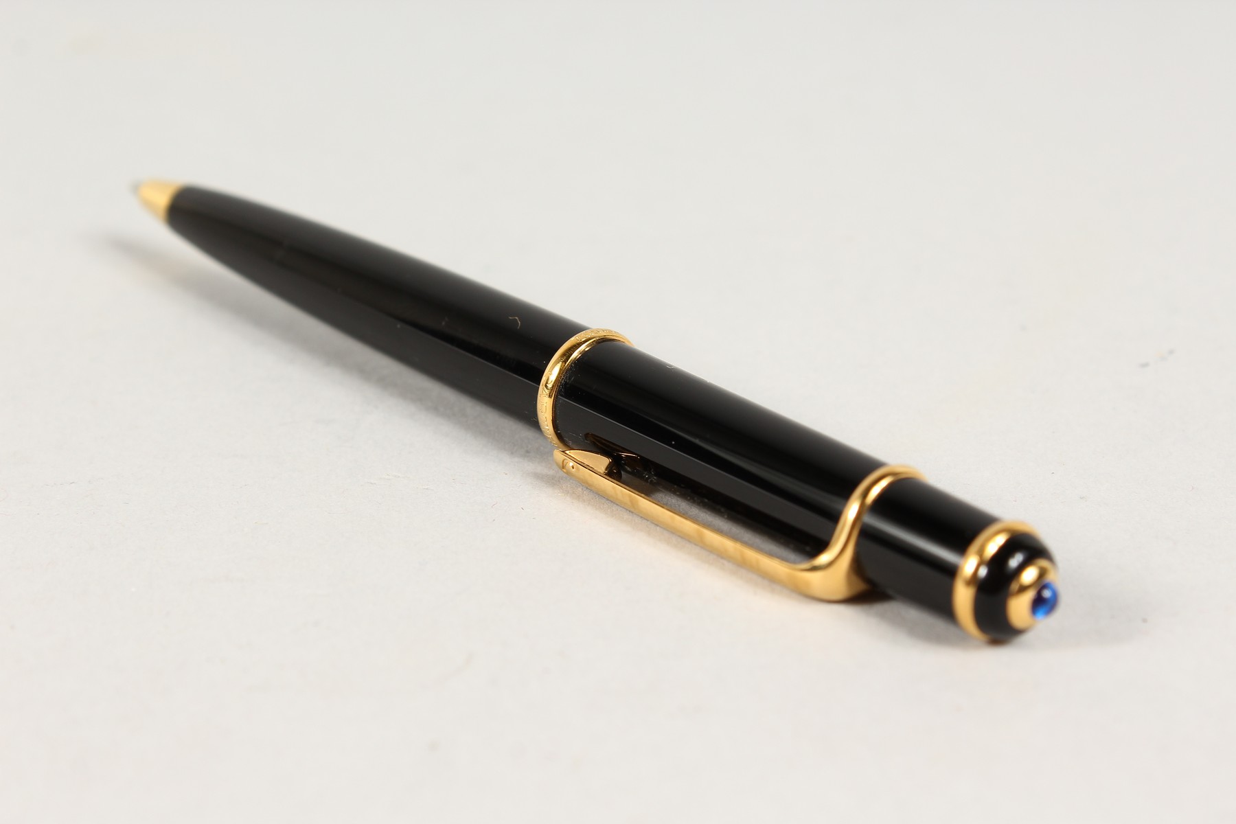 A CARTIER PEN in a leather case. - Image 2 of 4
