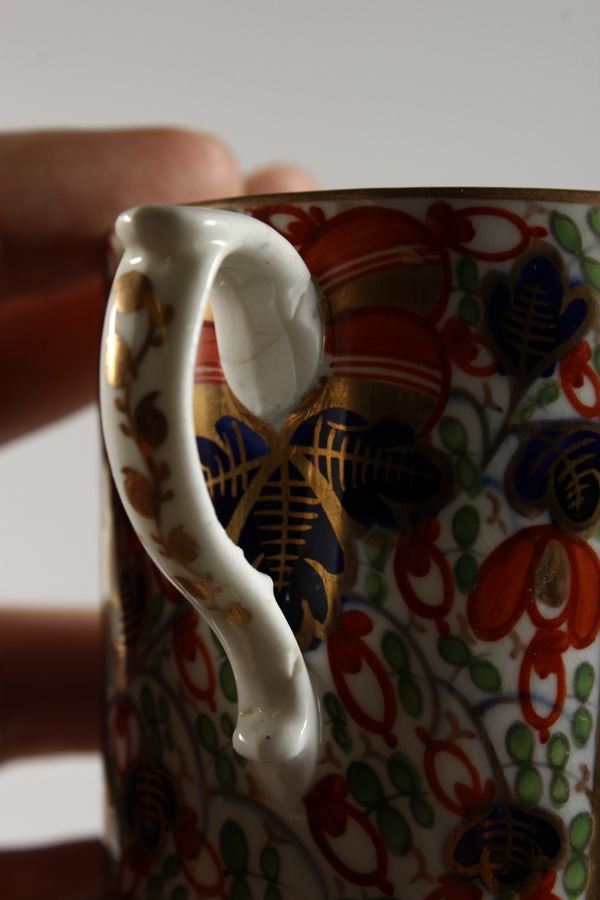 AN EARLY 19TH CENTURY DERBY COFFEE CAN painted with an Imari style pattern, red mark. - Image 7 of 8