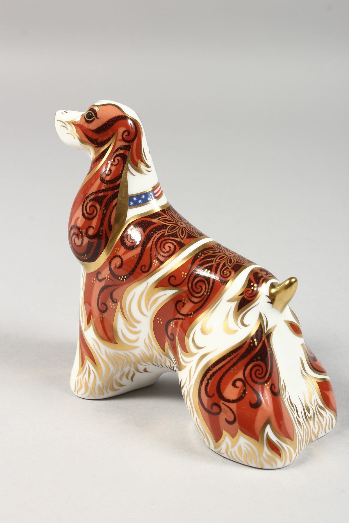 A ROYAL CROWN DERBY AMERICAN SPANIEL DOG PAPERWEIGHT, gold stopper and box. - Image 2 of 9