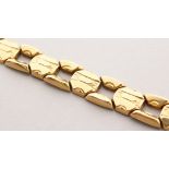 AN 18CT GOLD BRACELET.