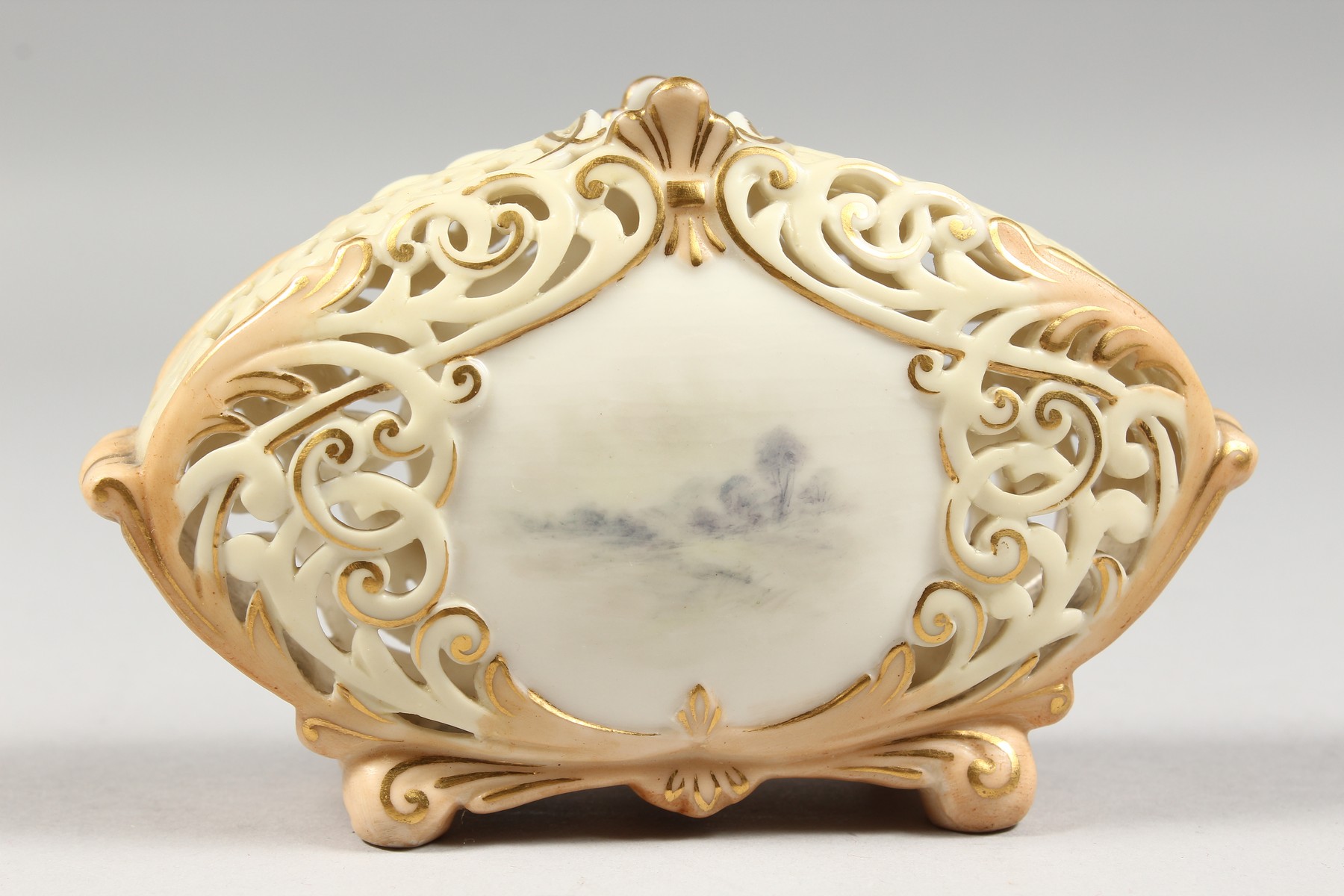 AN EARLY 19TH CENTURY LOCKE AND CO. WORCESTER BLUSH IVORY VASE with pierced body painted with a - Image 2 of 4