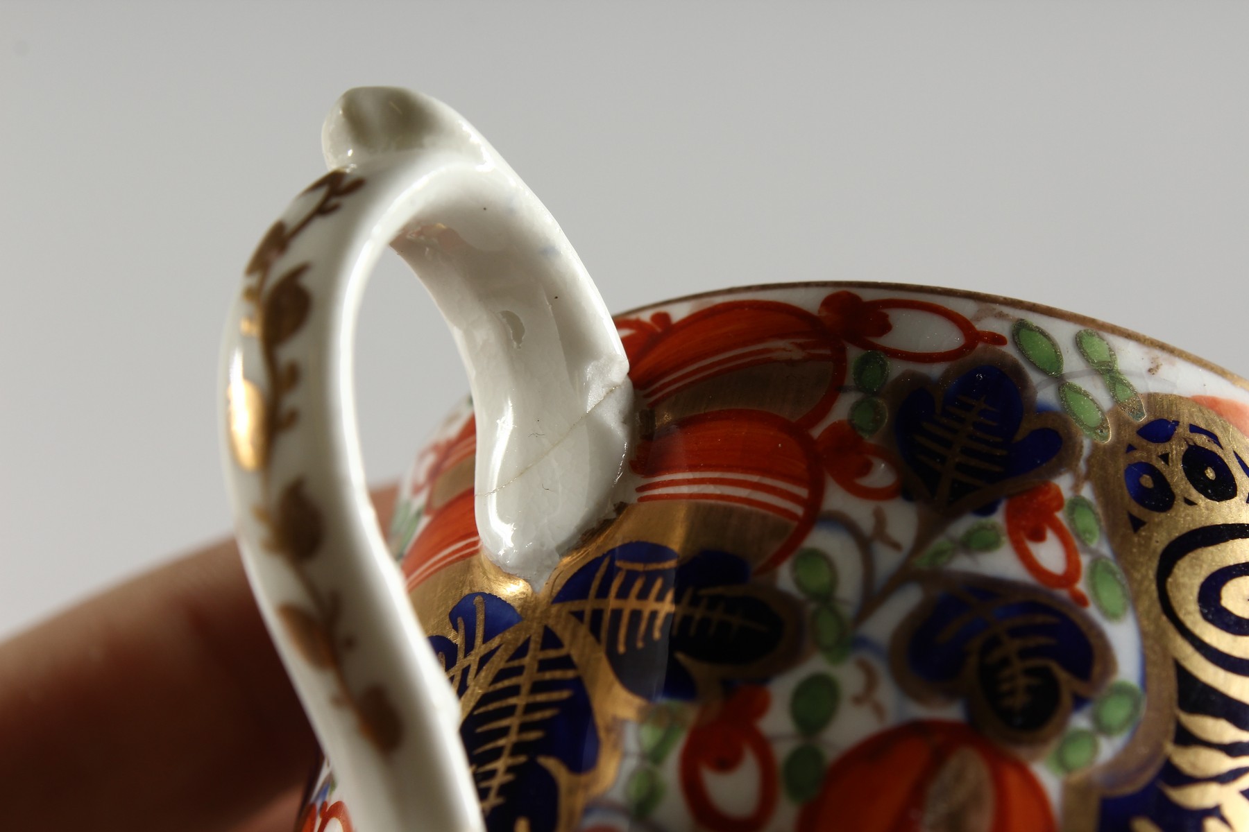 AN EARLY 19TH CENTURY DERBY COFFEE CAN painted with an Imari style pattern, red mark. - Image 8 of 8