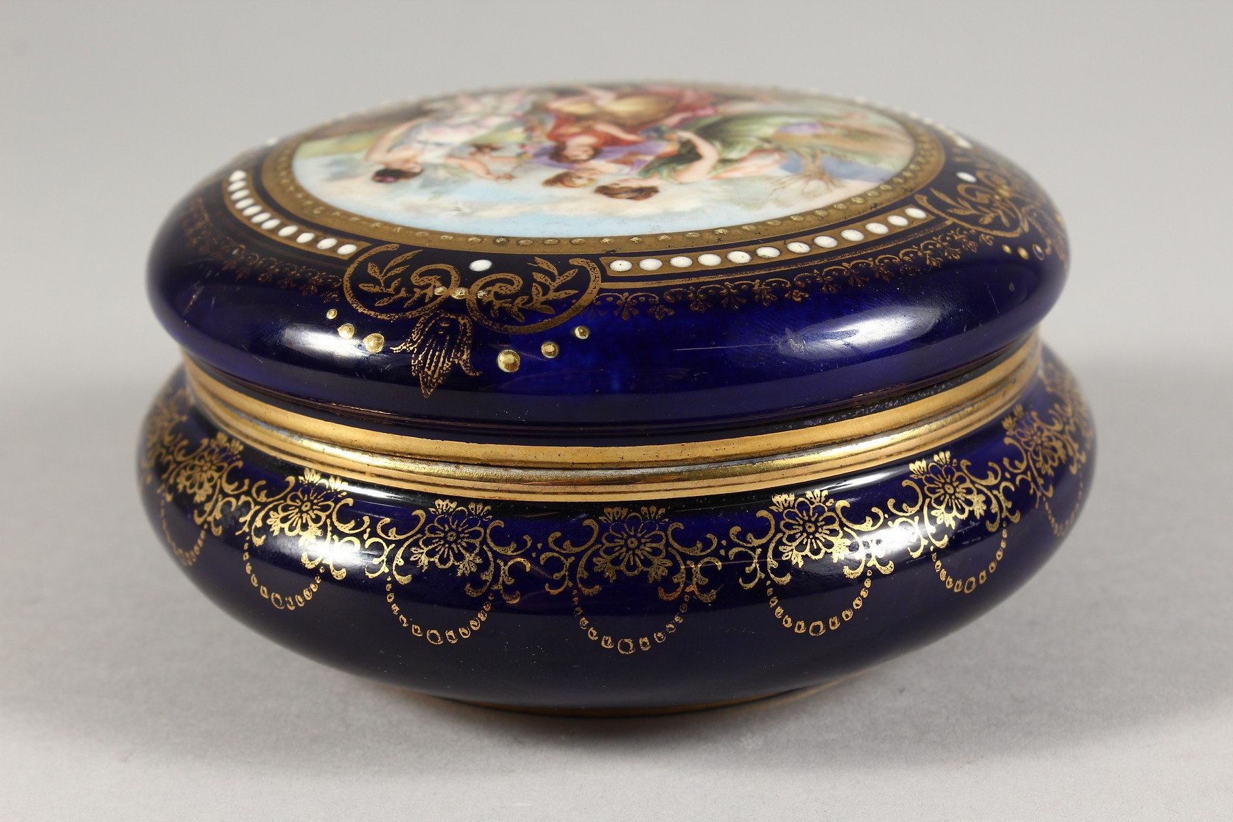 A VICTORIAN BLUE CIRCULAR POWDER BOWL AND COVER, the lid with classical figures. 5ins diameter. - Image 6 of 12