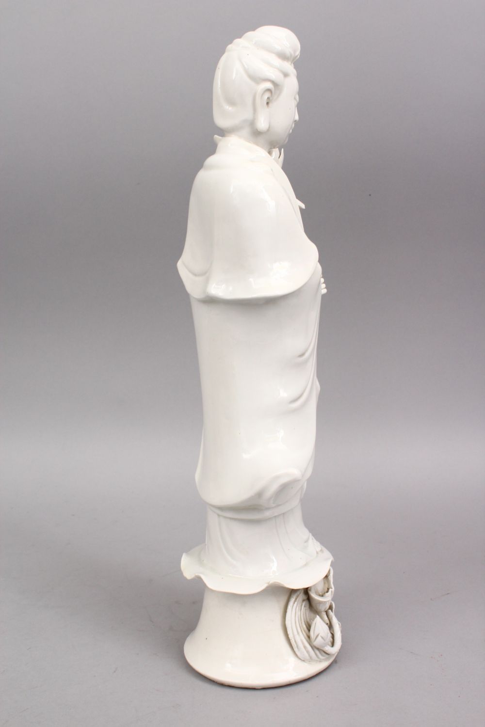 A GOOD 19TH / 20TH CENTURY CHINESE BLANC DE CHINE FIGURE OF GUANYIN, 36cm high. - Image 2 of 6