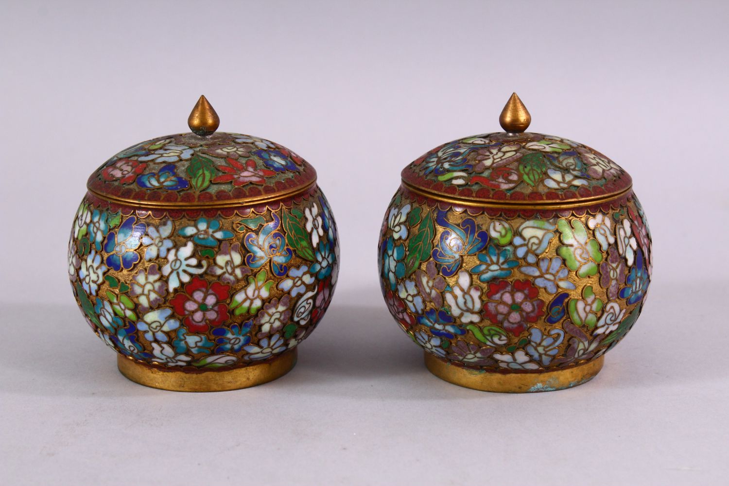 A PAIR OF CHINESE CLOISONNE LIDDED JARS, each decorated with raised floral decoration, 9cm high x - Image 3 of 6