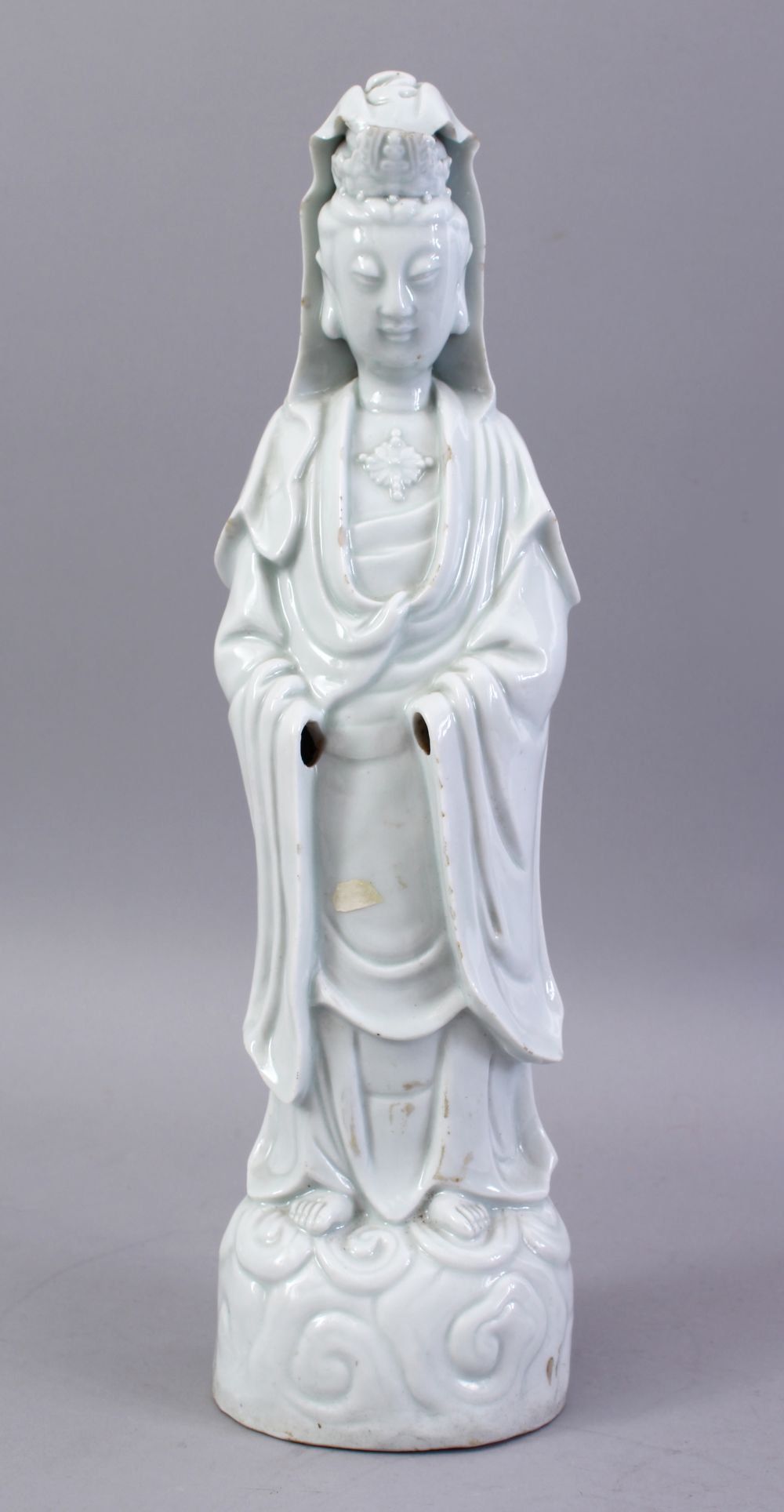 A GOOD 19TH CENTURY CHINESE BLANC DE CHINE PORCELAIN FIGURE OF GUANYIN, 40CM.