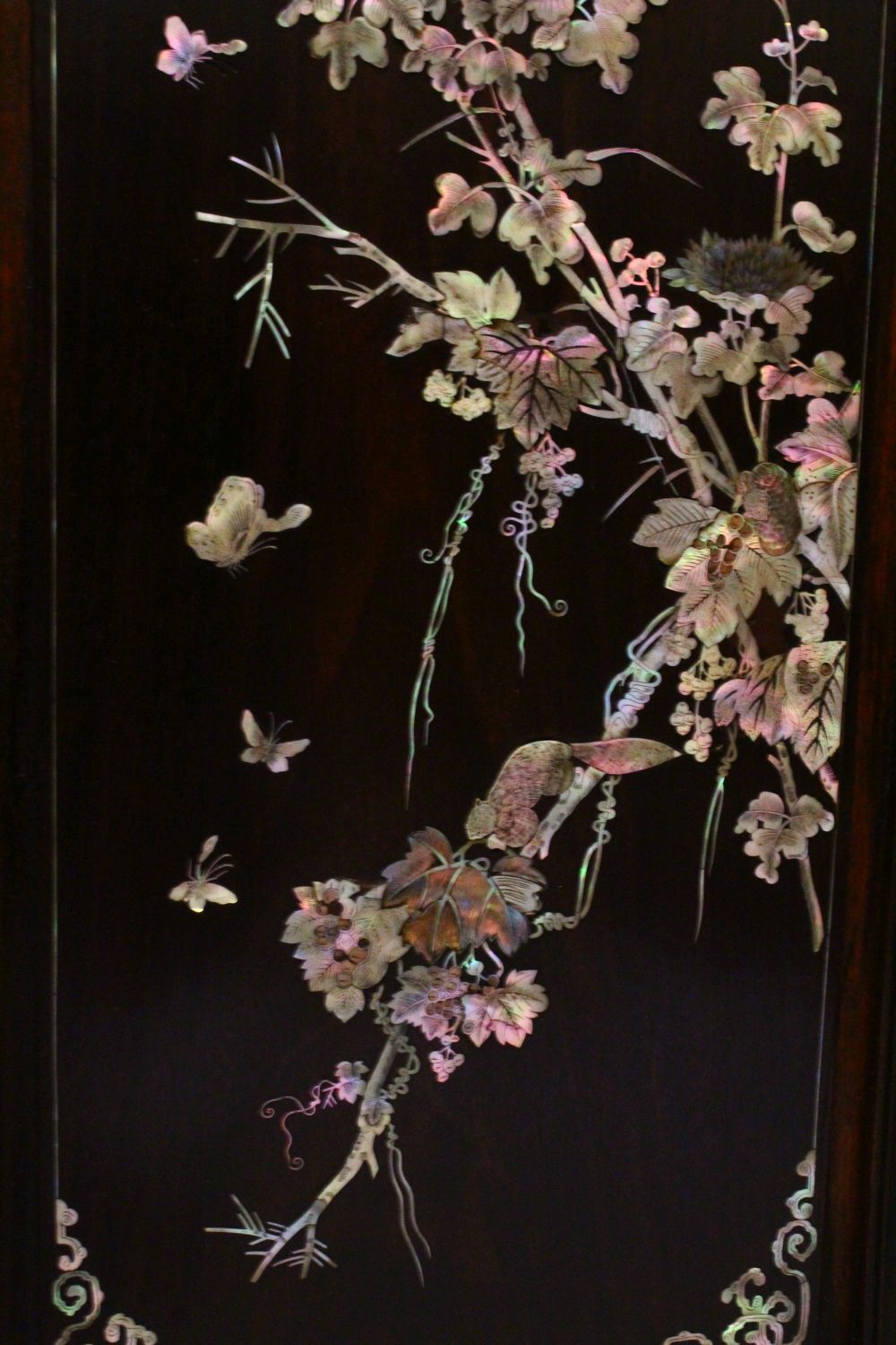 A 20TH CENTURY ROYAL VIETNAM INLAID AND SIGNED MOTHER OF PEARL CABINET, the cabinet with 9 panels of - Image 6 of 12