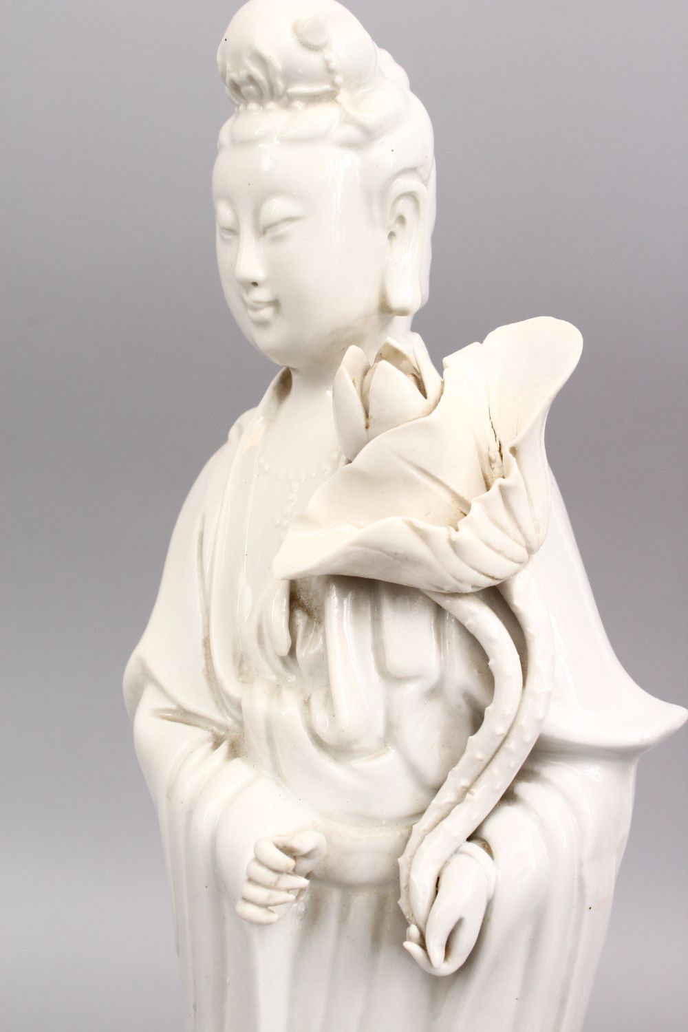 A GOOD 19TH / 20TH CENTURY CHINESE BLANC DE CHINE FIGURE OF GUANYIN, 36cm high. - Image 5 of 6