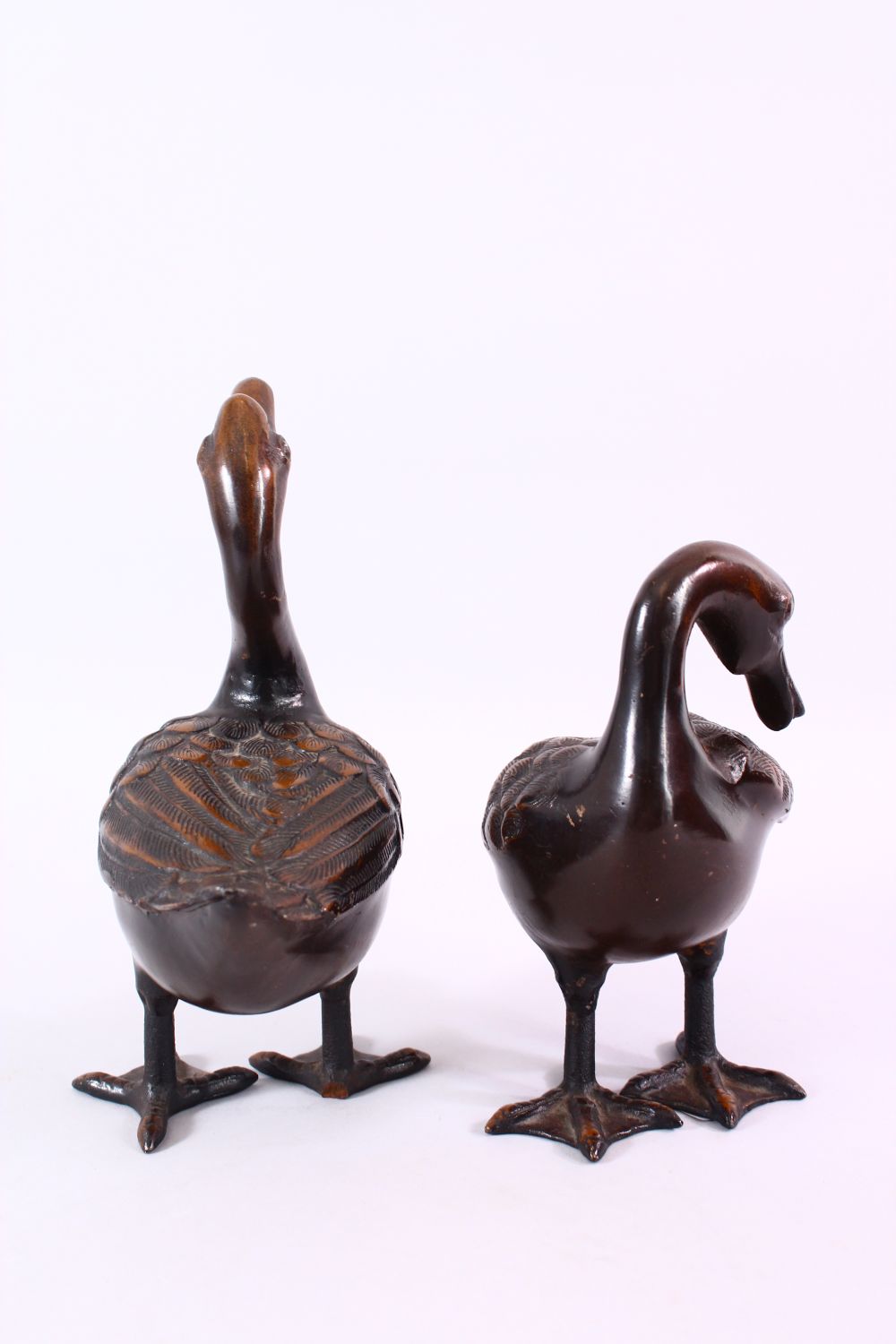 A PAIR OF CHINESE BRONZE FIGURES OF DUCKS, both in standing positions with detailed carvings of - Image 4 of 7