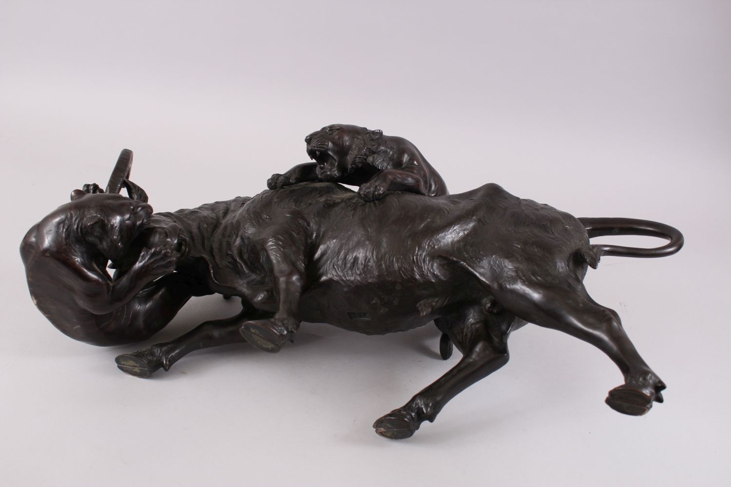 A LARGE AND HEAVY JAPANESE MEIJI PERIOD BRONZE OXEN & TIGER GROUP, the artist has captured in - Image 7 of 8