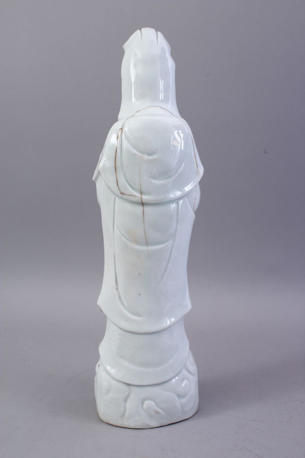 A GOOD 19TH CENTURY CHINESE BLANC DE CHINE PORCELAIN FIGURE OF GUANYIN, 40CM. - Image 4 of 7