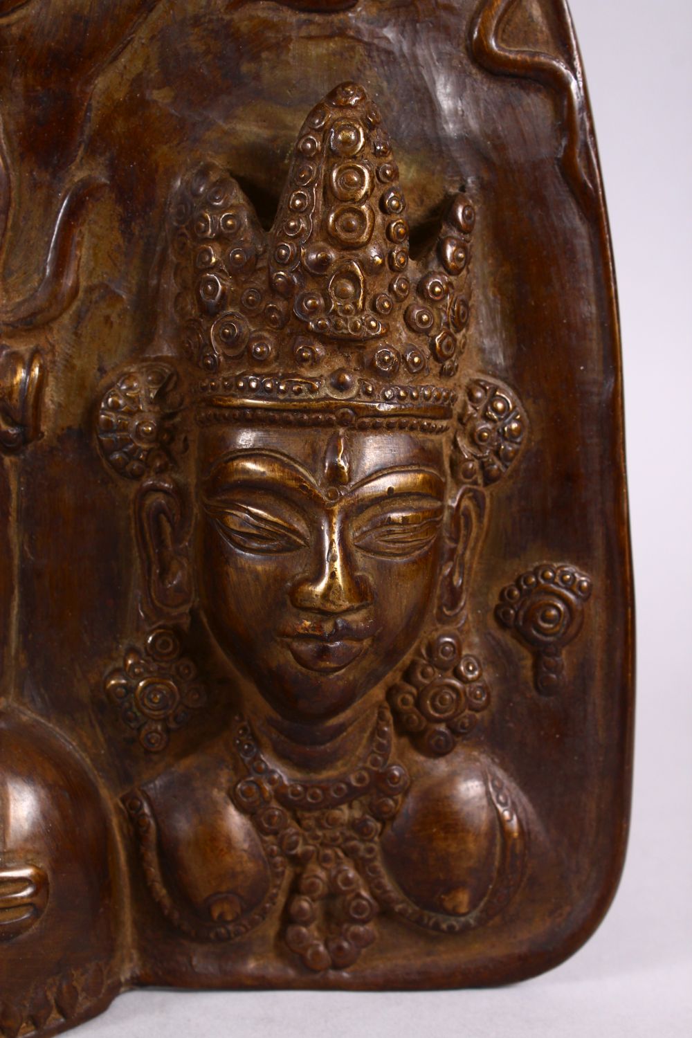 AN INDIAN BRONZE RELIEF WALL HANGING PANEL, depicting two figures, one semi erotic, the verso with - Image 3 of 8