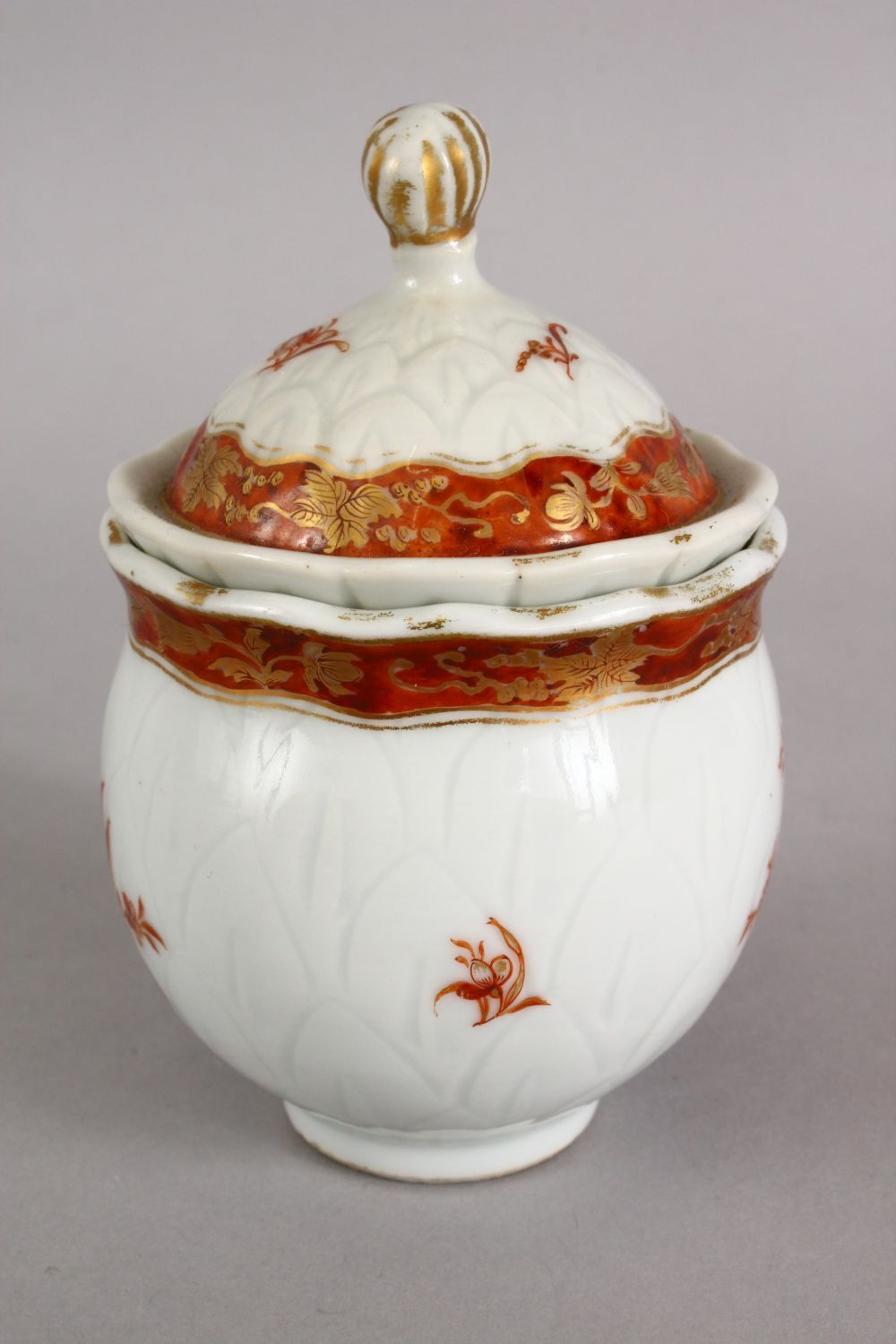 A GOOD 18TH CENTURY CHINESE IRON RED & GILT DECORATED LIDDED POT, decorated with floral spray and - Image 4 of 7