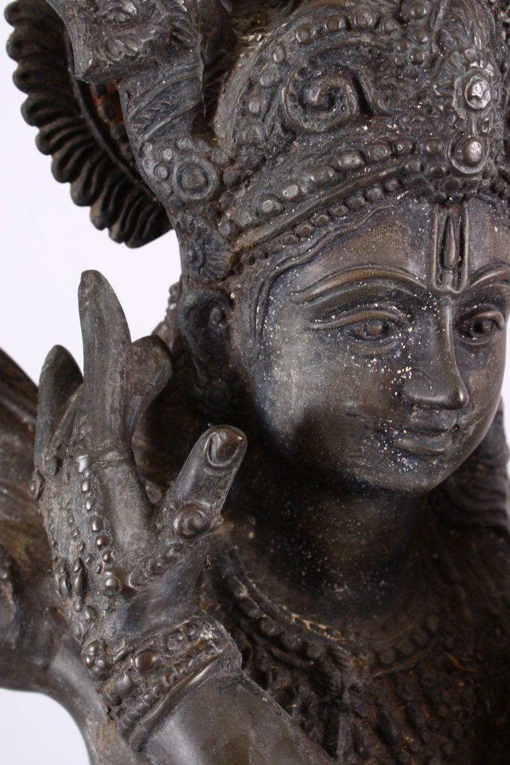 A GOOD & LARGE INDIAN BRONZE STATUE OF RAMA & SITA, both figures elegantly posed, one figure - Image 6 of 7