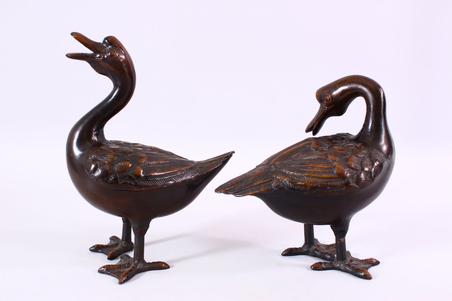 A PAIR OF CHINESE BRONZE FIGURES OF DUCKS, both in standing positions with detailed carvings of - Image 5 of 7