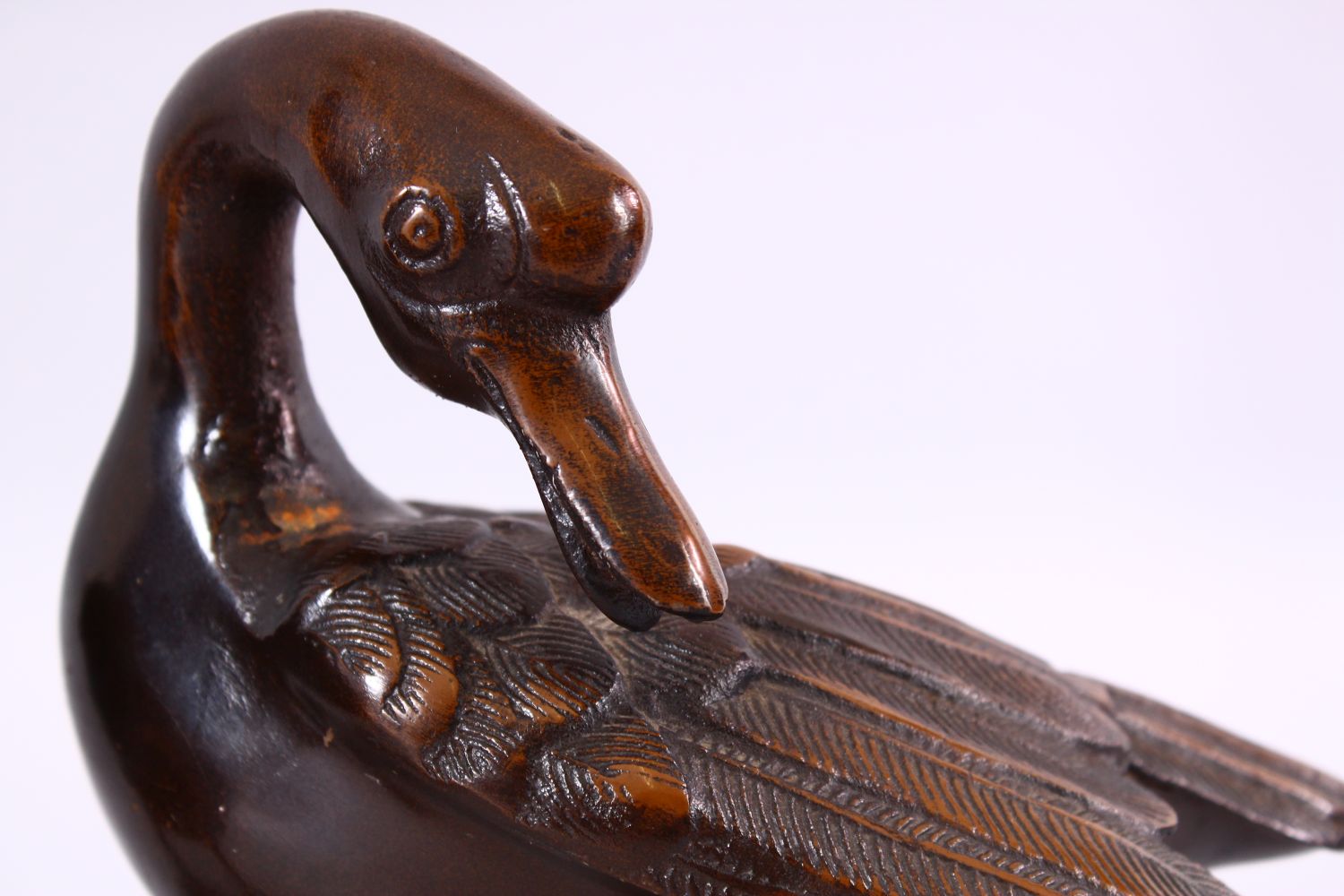 A PAIR OF CHINESE BRONZE FIGURES OF DUCKS, both in standing positions with detailed carvings of - Image 3 of 7