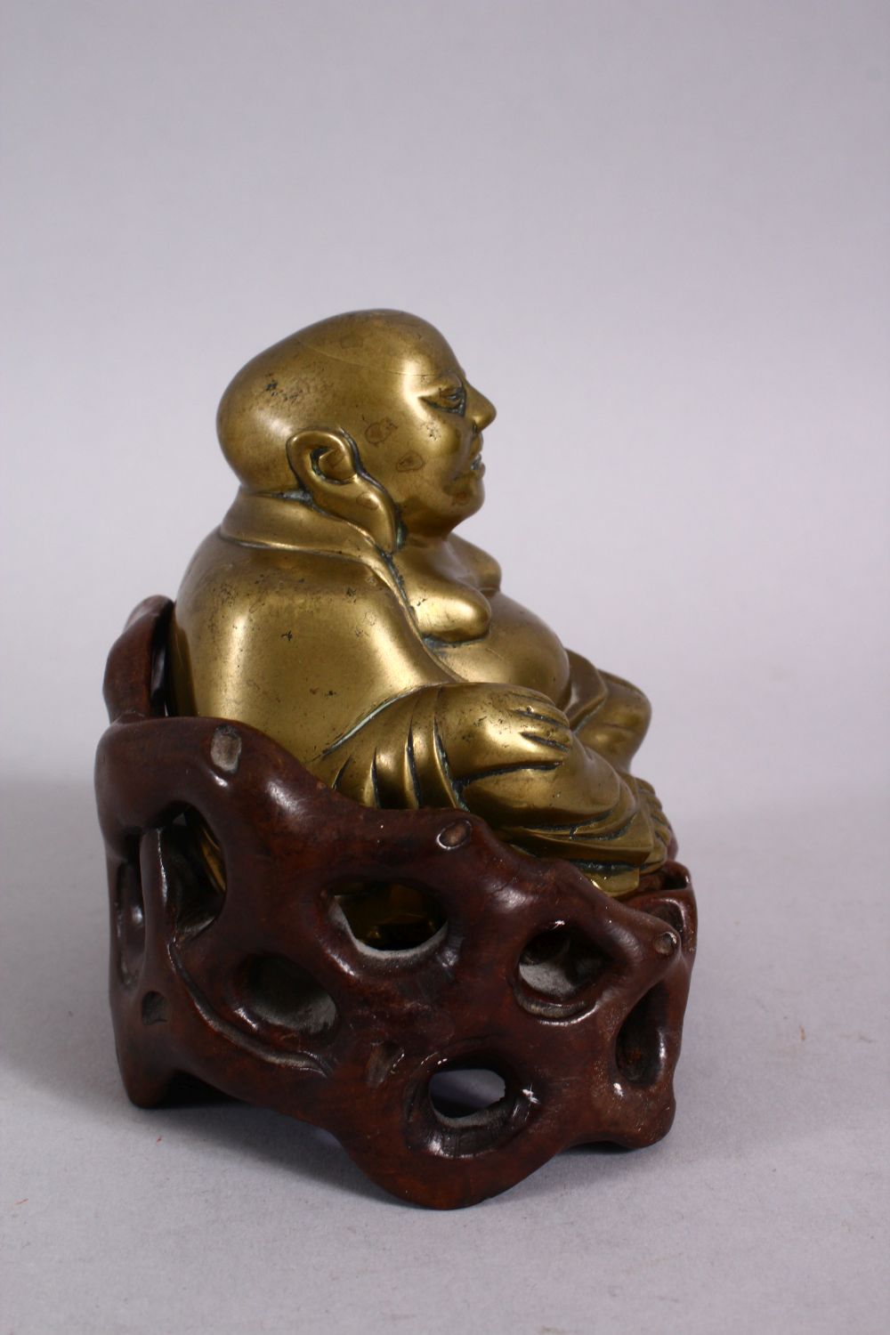 A 19TH CENTURY CHINESE BRONZE FIGURE OF BUDDHA & STAND, seated with his hand upon his knee, in a - Image 4 of 6