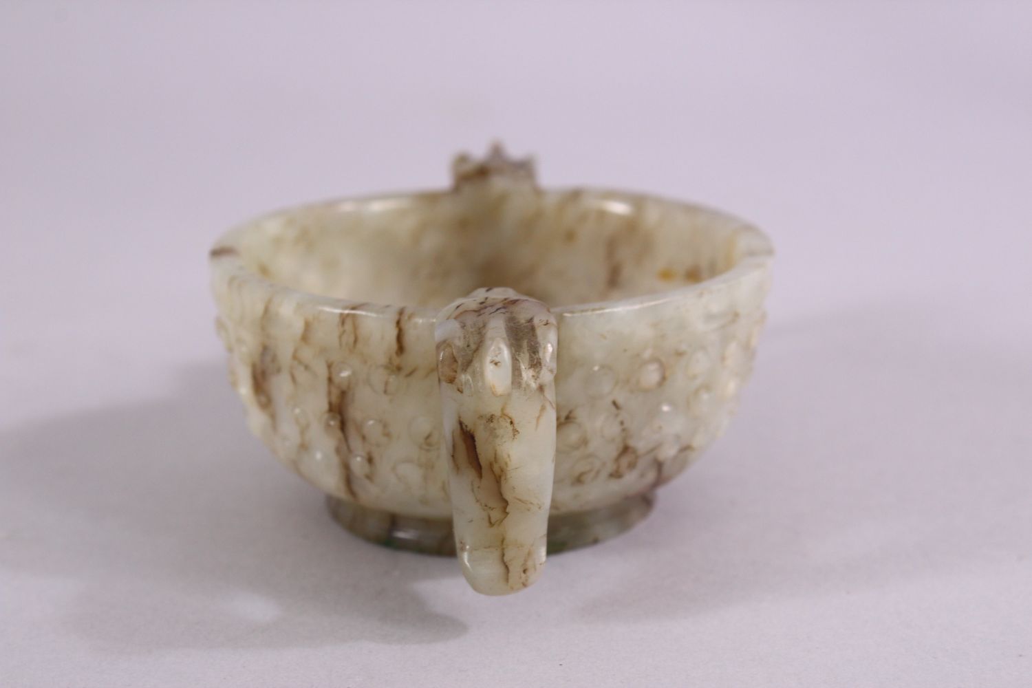 A CHINESE CARVED JADE ARCHAIC STYLE TWIN HANDLE CUP, with chilong handles, and boss decoration, 11cm - Image 4 of 6