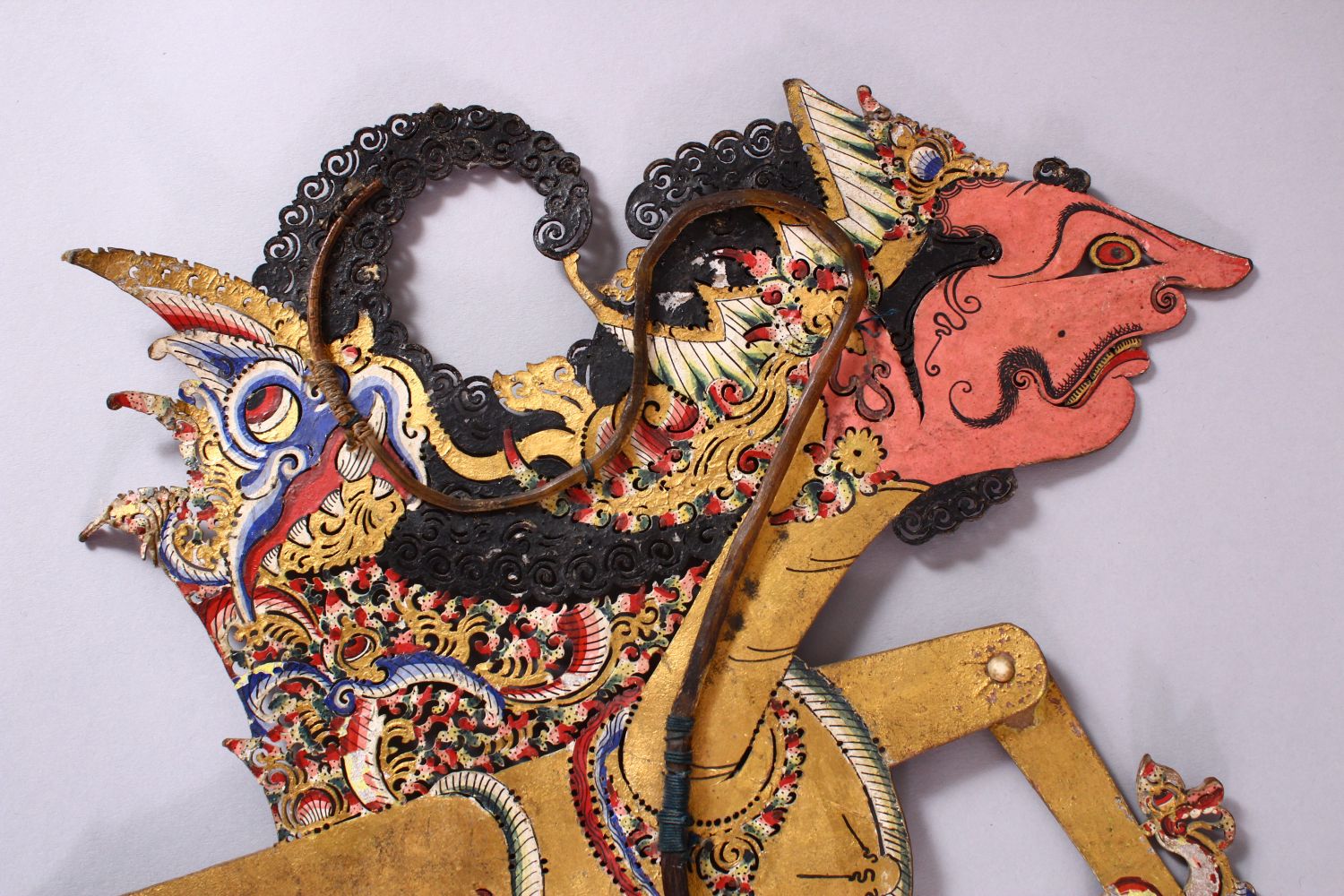 A LARGE 19TH CENTURY INDONESIAN SHADOW PUPPET WITH RHINO HORN STICKS, 73cm. - Image 2 of 7