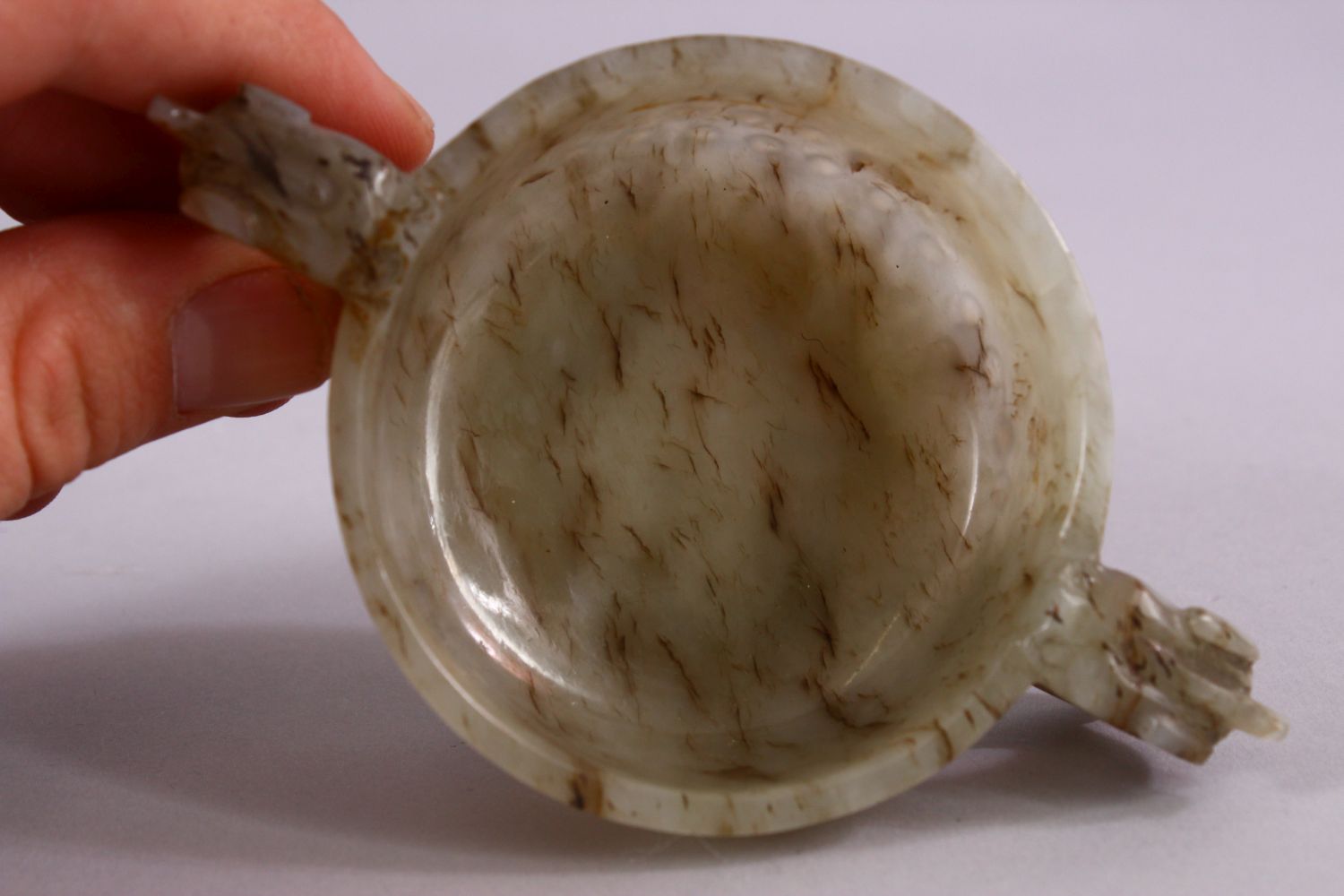 A CHINESE CARVED JADE ARCHAIC STYLE TWIN HANDLE CUP, with chilong handles, and boss decoration, 11cm - Image 5 of 6