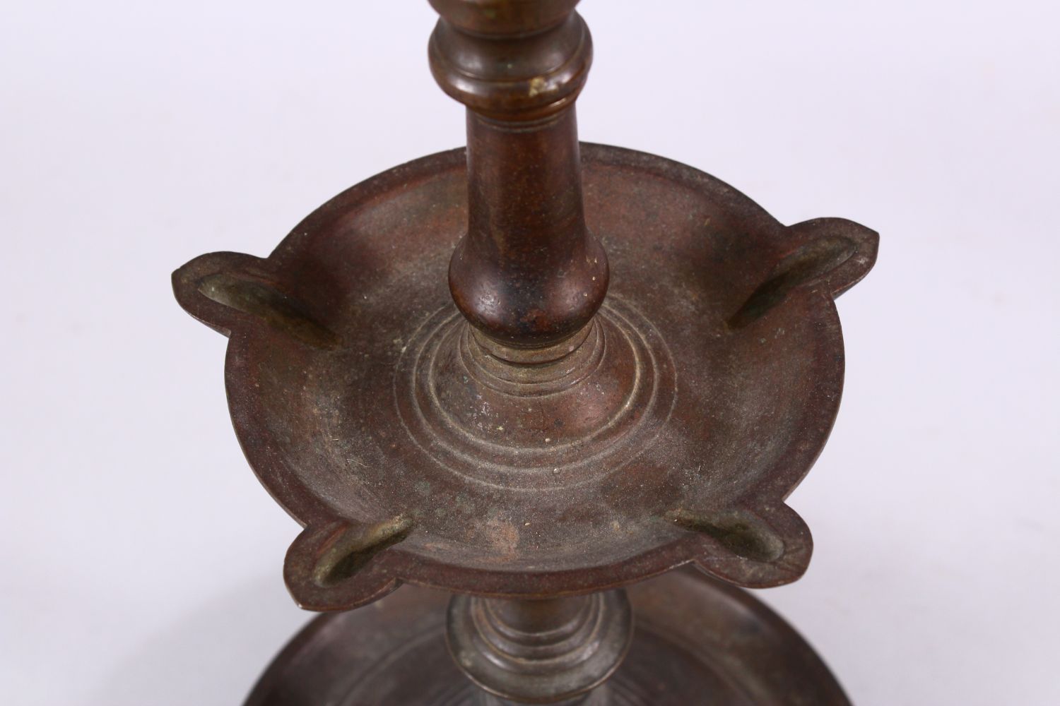 A GOOD 18TH / 19TH CENTURY INDIAN MOGHUL BRONZE BIRD OIL LAMP, 62cm high x 31cm wide. - Image 4 of 5