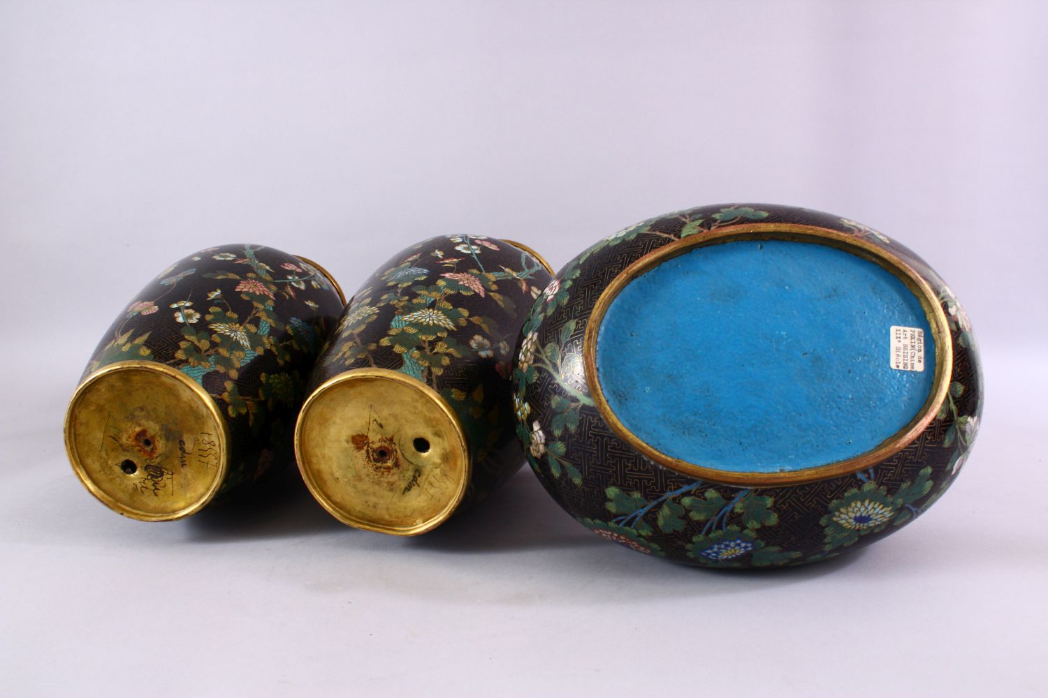 A 19TH / 20TH CENTURY CHINESE CLOISONNE TRIO, consisting of a pair of vases and a planter, decorated - Image 11 of 11