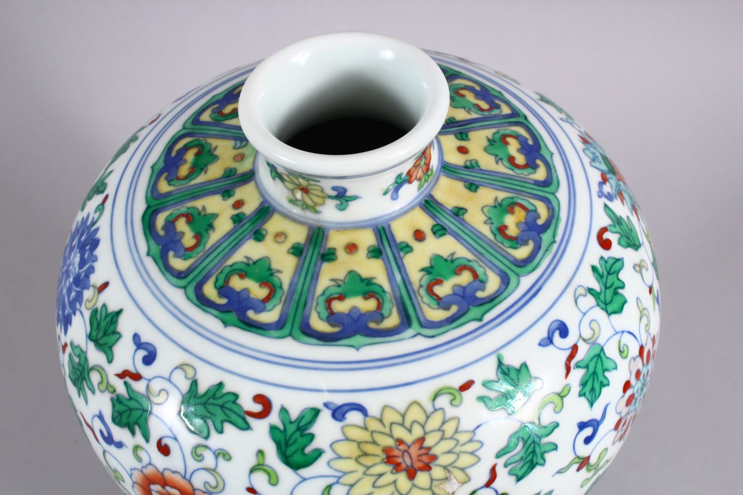 A CHINESE DOUCAI DECORATED PORCELAIN MEIPING VASE, decorated with formal scrolling lotus, and lappet - Image 6 of 9