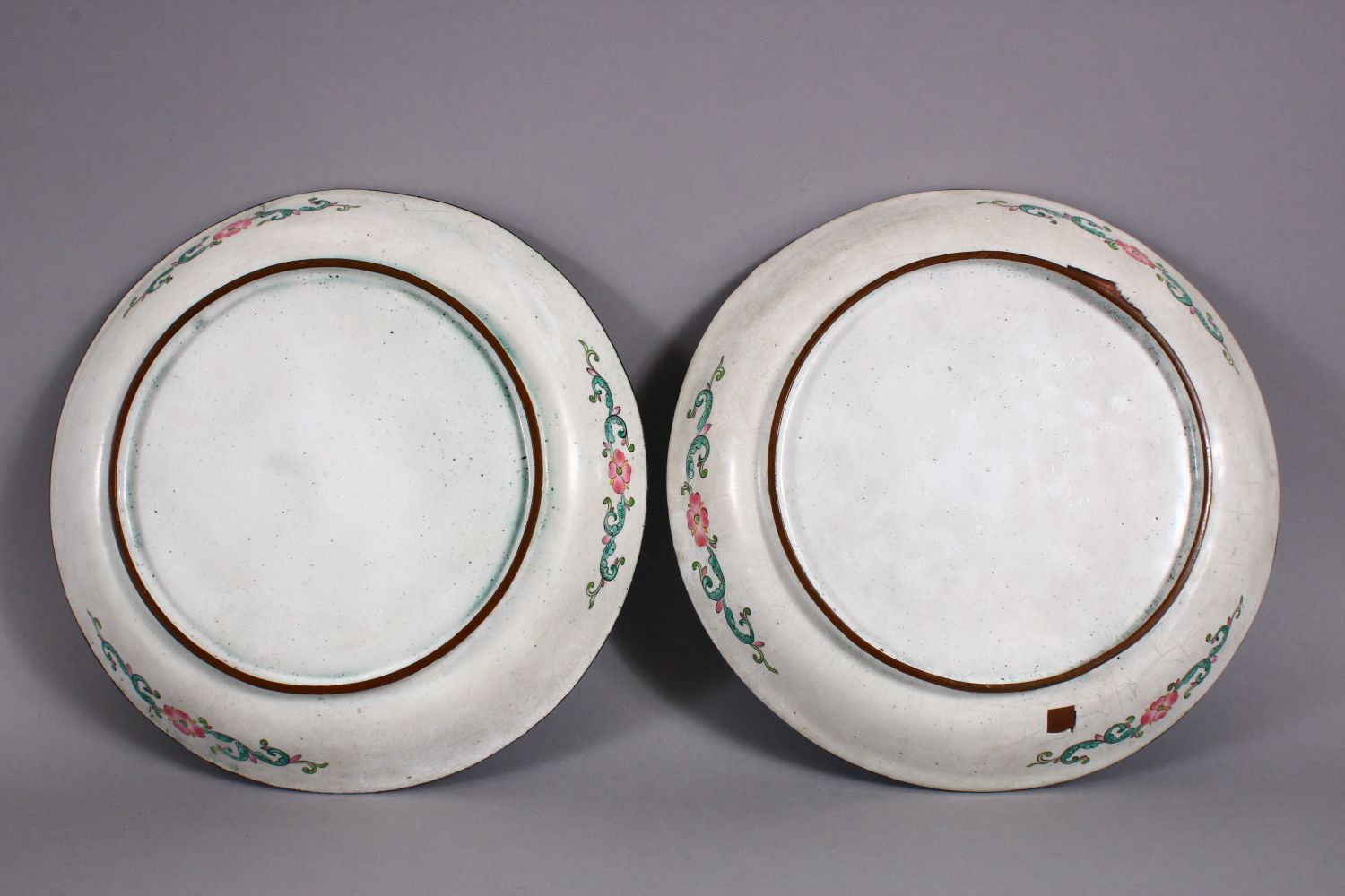 A PAIR OF 19TH / 20TH CENTURY CHINESE ENAMEL SAUCER DISHES, each decorated witih scenes of a bird in - Image 4 of 4