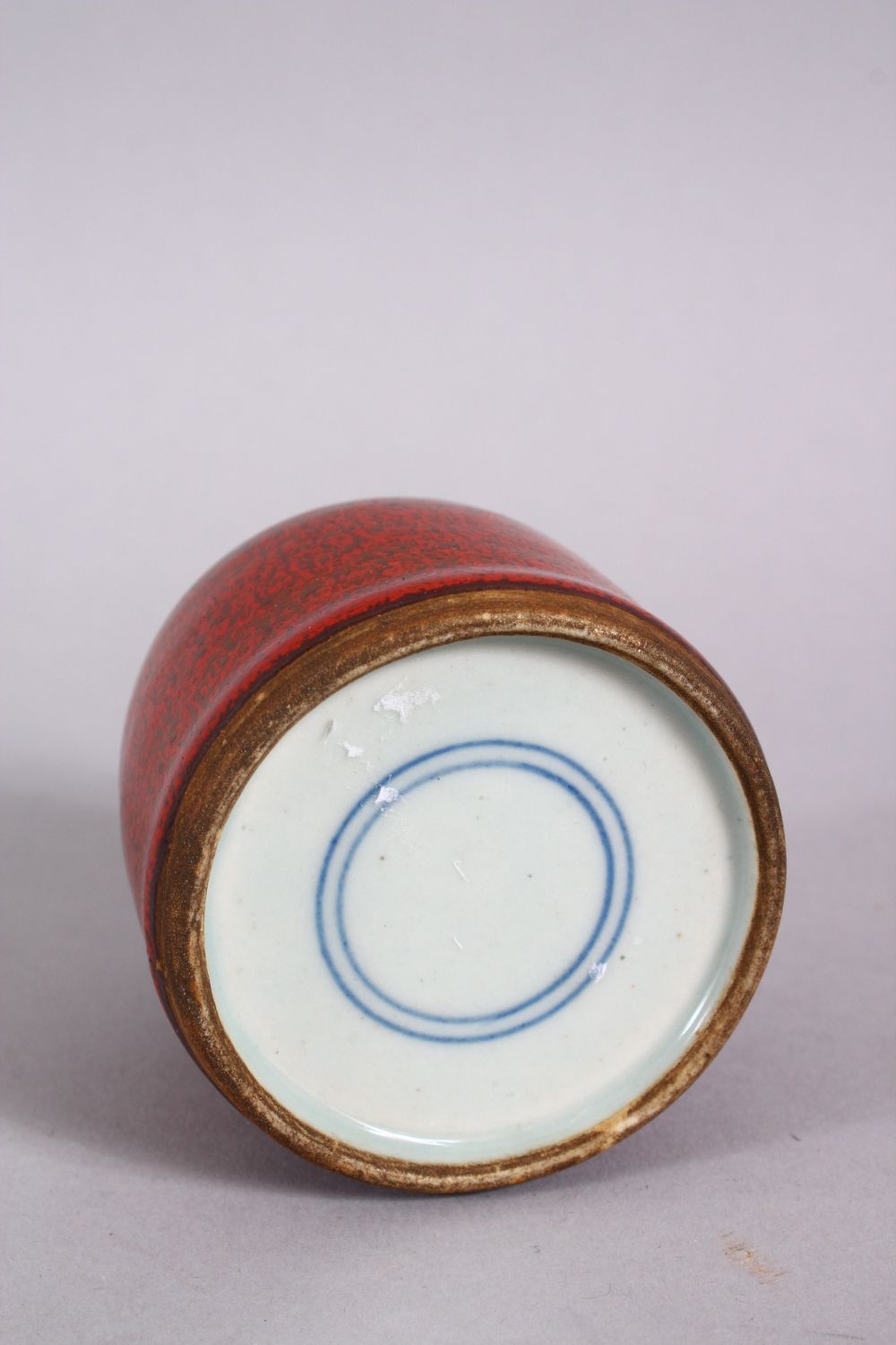 A CHINESE FLAMBE / PEACH BLOOM GLAZE PORCELAIN BRUSH WASH, the base with double blue rings, 6cm - Image 3 of 3