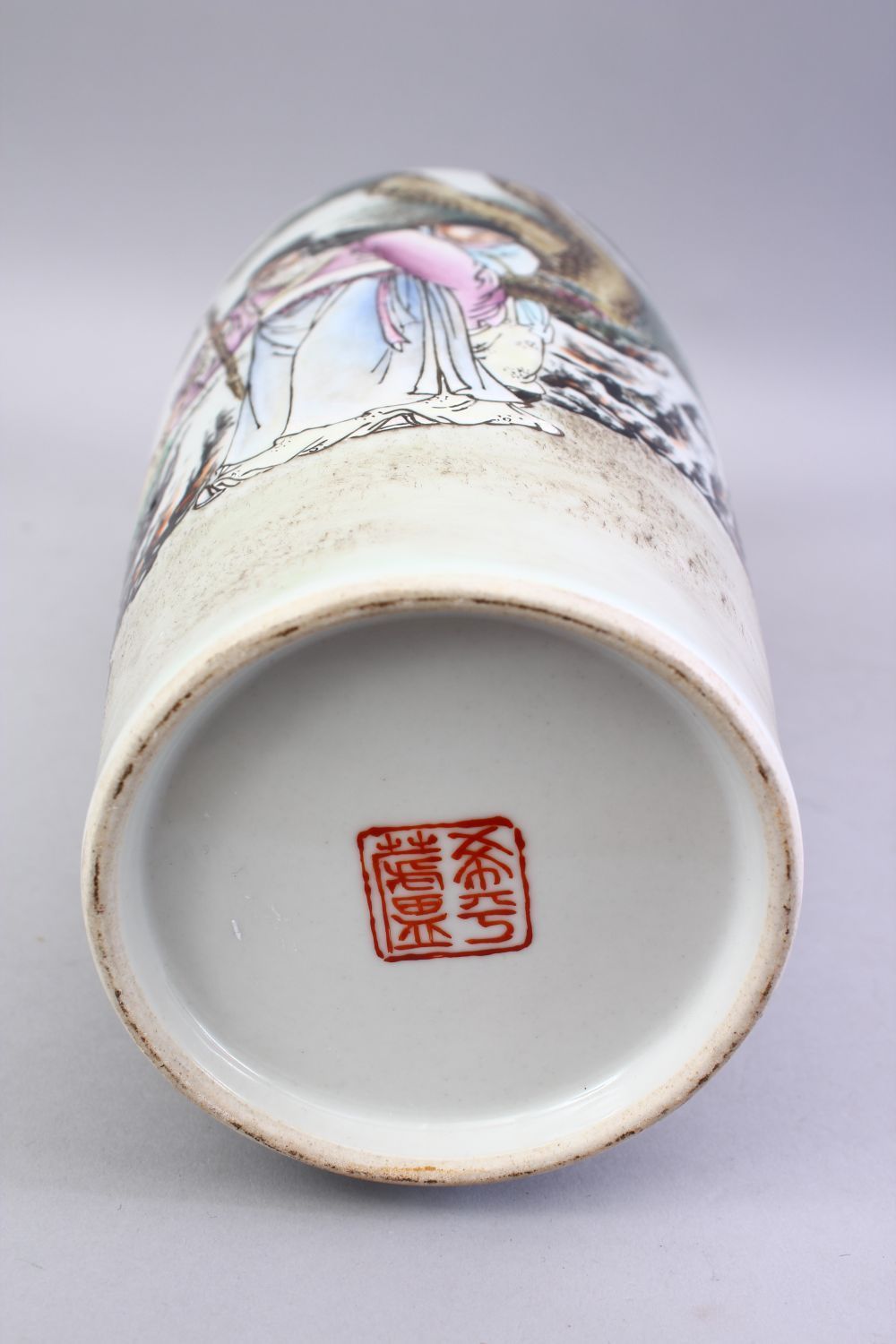 A GOOD CHINESE REPUBLIC STYLE FAMILLE ROSE PORCELAIN VASE, decorated with scenes of figures in - Image 8 of 9