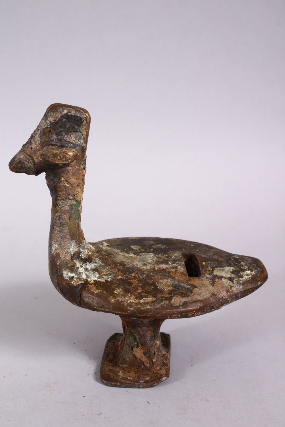 AN EARLY ISLAMIC / ROMAN BIRD FORMED BRONZE OIL LAMP, 13.5cm wide x 14.5cm high. - Image 2 of 4