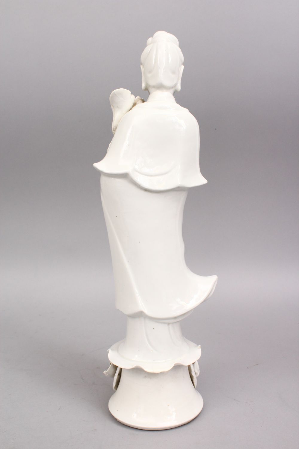 A GOOD 19TH / 20TH CENTURY CHINESE BLANC DE CHINE FIGURE OF GUANYIN, 36cm high. - Image 3 of 6