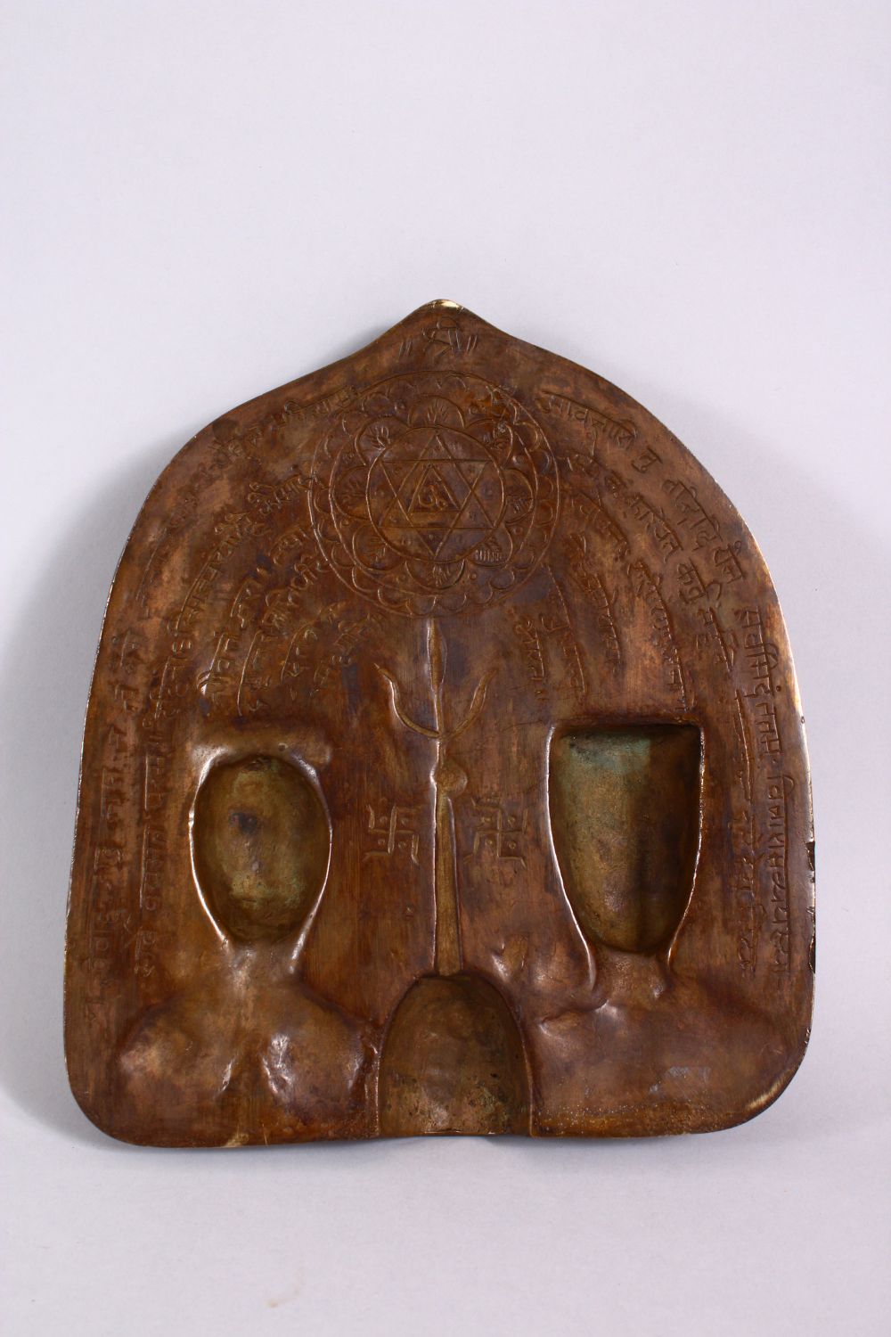 AN INDIAN BRONZE RELIEF WALL HANGING PANEL, depicting two figures, one semi erotic, the verso with - Image 6 of 8