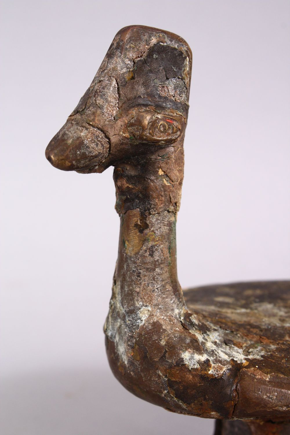 AN EARLY ISLAMIC / ROMAN BIRD FORMED BRONZE OIL LAMP, 13.5cm wide x 14.5cm high. - Image 3 of 4