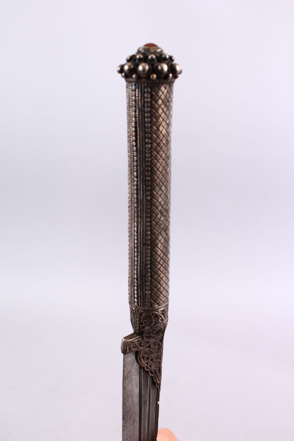 AN 18TH CENTURY OTTOMAN FINE SILVER WORK HANDLED SULTANS HANCER / DAGGER, with silver filigree style - Image 2 of 5