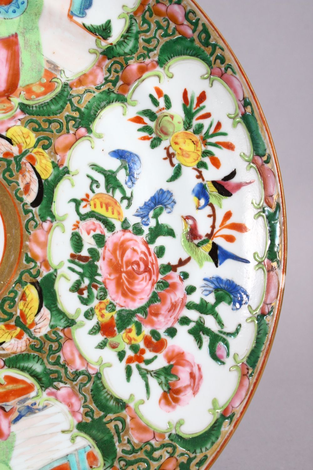 A CHINESE 19TH CENTURY FAMILLE ROSE CANTON PORCELAIN PLATE with panel decoration of figures interior - Image 3 of 6