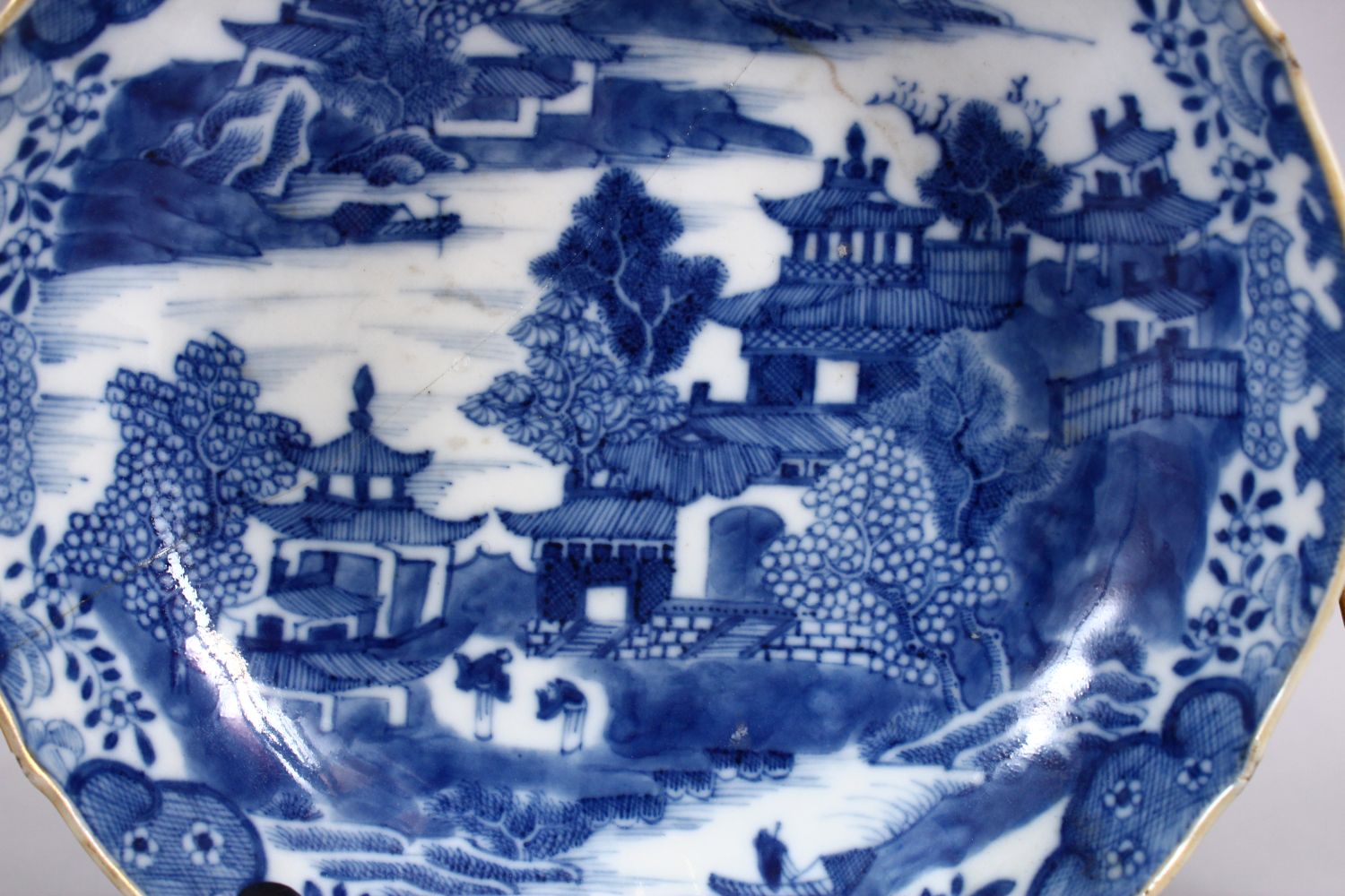 A LOT OF 4 CHINESE 18TH / 19TH CENTURY QIANLONG STYLE BLUE & WHITE PORCELAIN PLATES, each - Image 3 of 6